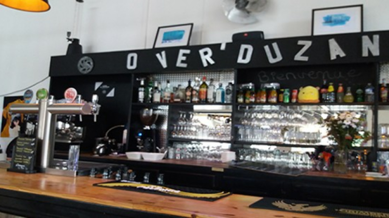 Un nouveau visage dans le bar Castérois