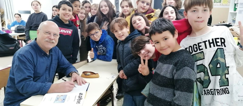 Le dessinateur Serge Ernst devant les 6èmes du collège Ste Marie