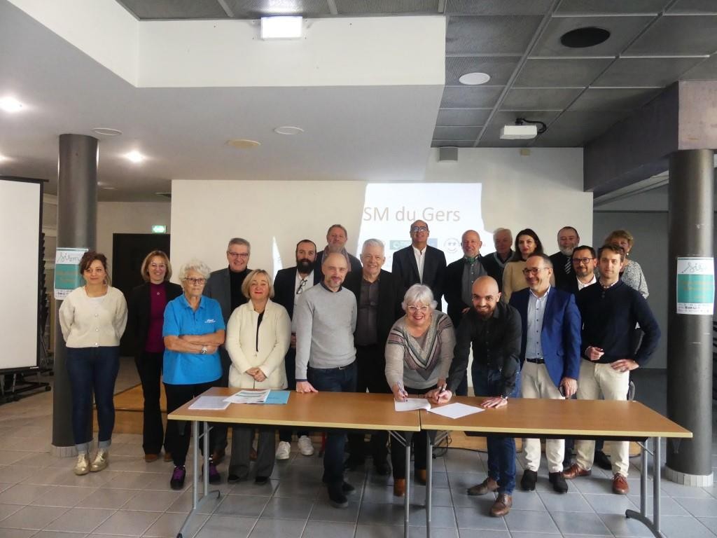 les signataires.