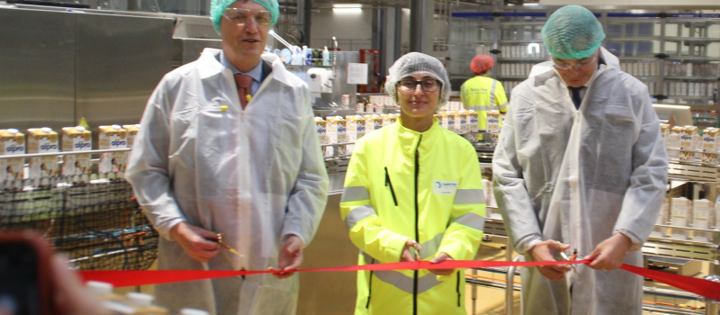 Danone inaugure une nouvelle usine à Villecomtal sur Arros
