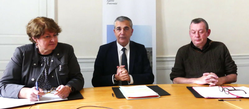 Les préfets se rendent au contact des agriculteurs tout le week-end", indique Matignon.