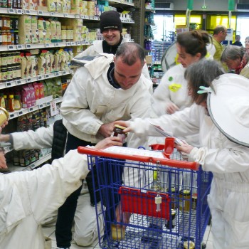 Opération coup de poing des apiculteurs gersois dans deux supermarchés