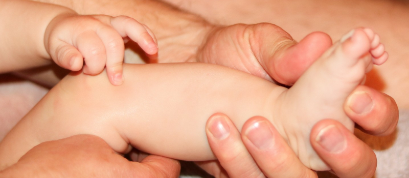Le massage au coeur de la relation maman-bébé