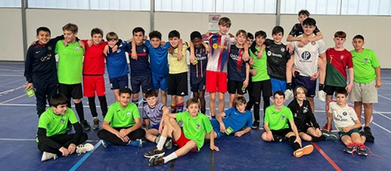 Les jeunes a l'école du foot pendant les vacances