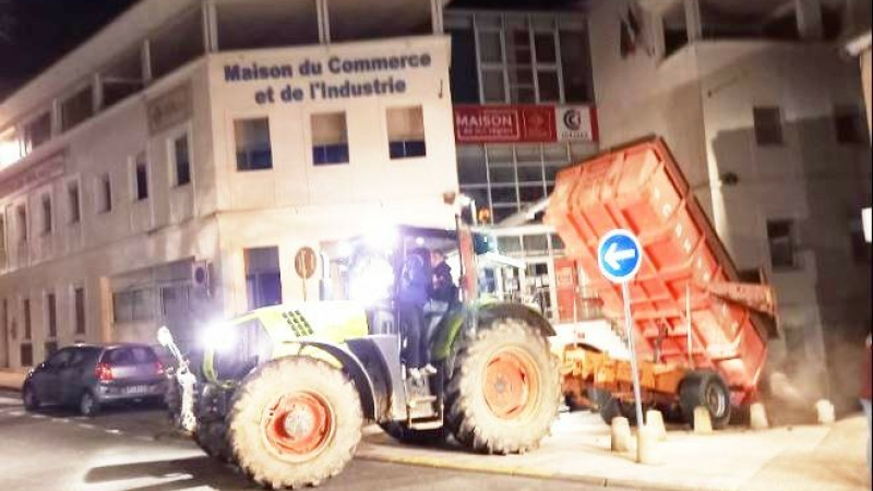 Opération tous azimuts cette nuit des agriculteurs en colère sur la ville