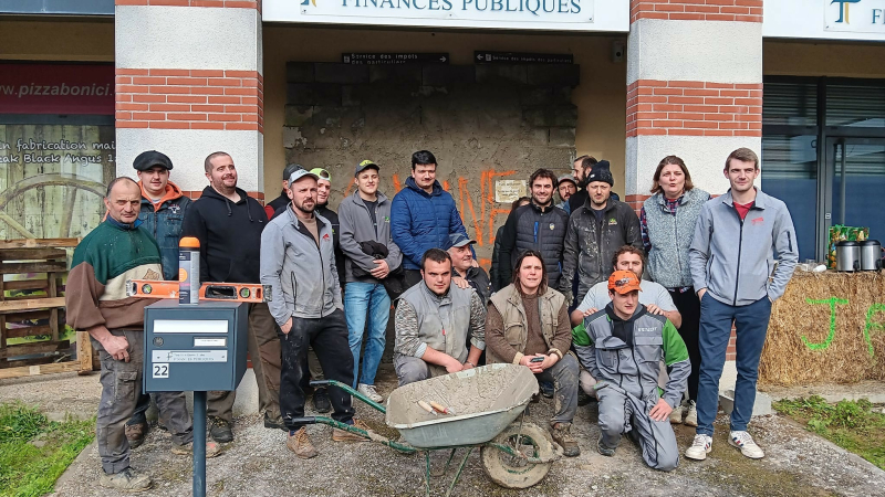 Les agriculteurs construisent ...!