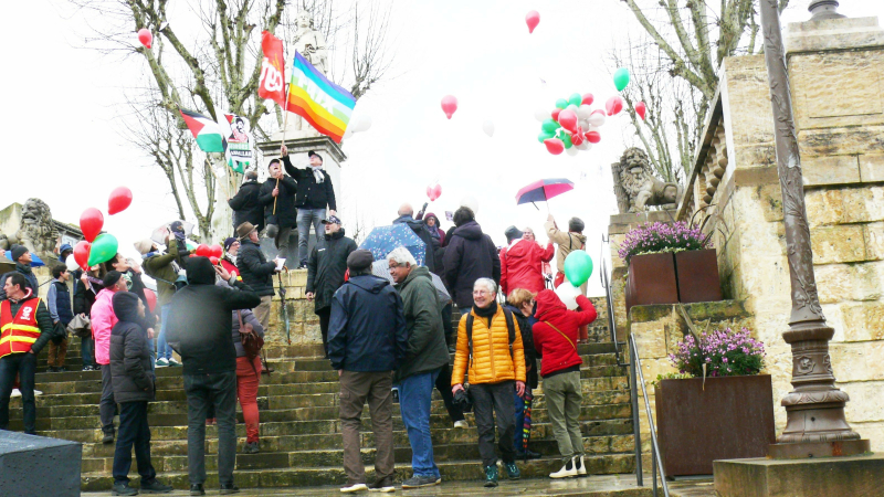 Un lâcher de ballons symbolique aux couleurs de la Palestine