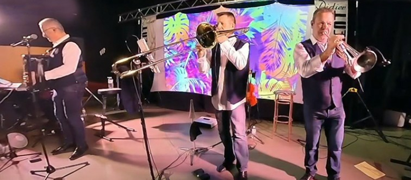 Grand bal non-stop avec l’orchestre Didier Laurent.