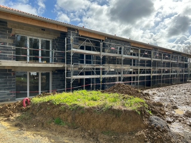 Logements en construction route de Samatan.
