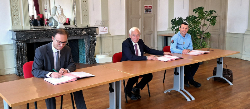 Signature de la convention " Participation citoyenne" entre la Préfecture, la Gendarmerie et la ville de l'Isle-Jourdain.