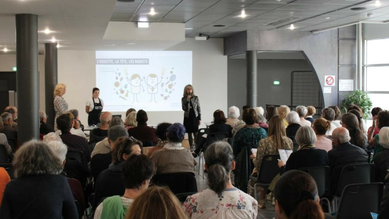 " L'assiette, la tête et les baskets"  Conférence organisée par l'association  HygieSport sur la prévention santé