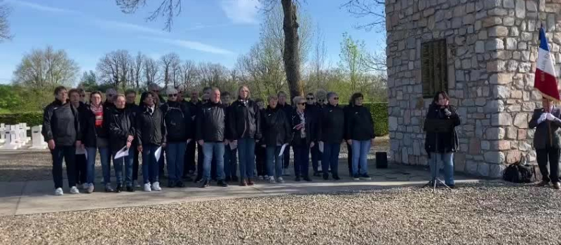 Venue de l'Aisne, la chorale " la Serre enchantée" a rendu un émouvant hommage aux victimes du  07 juillet 1944