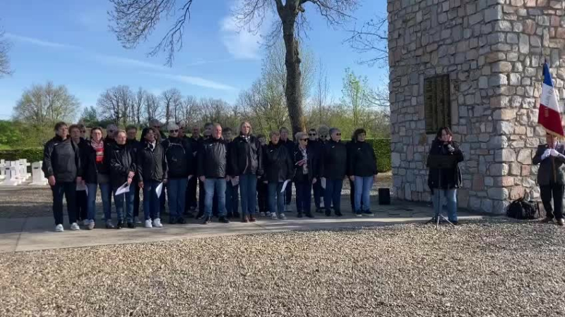 Venue de l'Aisne, la chorale " la Serre enchantée" a rendu un émouvant hommage aux victimes du  07 juillet 1944