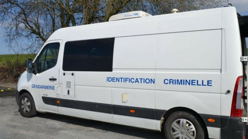 Une femme de 60 ans retrouvée morte à son domicile, le fils a été interpellé