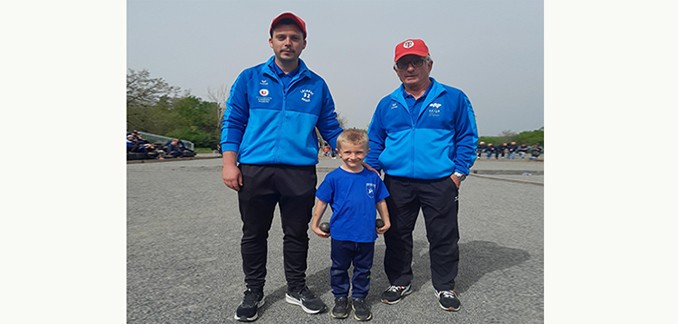 6 ans un bel avenir dans le monde de la pétanque