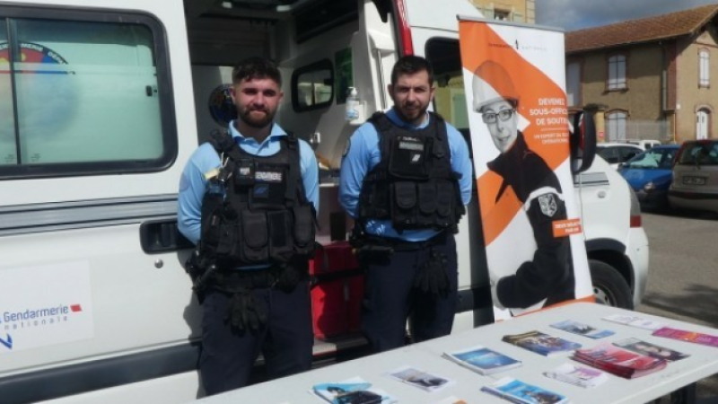 la gendarmerie plus proche avec son véhicule itinérant