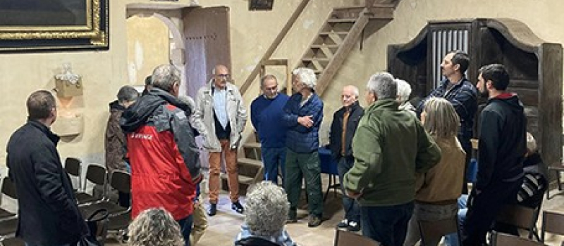 Autour de la ville le maire visite les hameaux