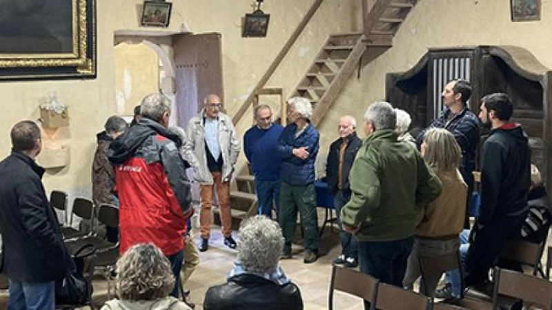 Autour de la ville le maire visite les hameaux