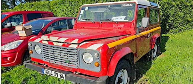 Voitures, fourgons, camions de pompiers mis aux enchères