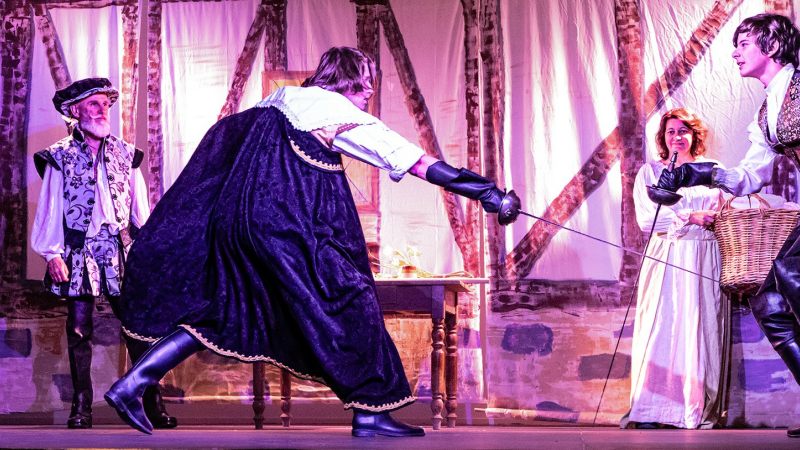 Succès mérité du brillant et original spectacle de cape et d'épée des Lames Lupiacoises à Couloumé-Mondébat