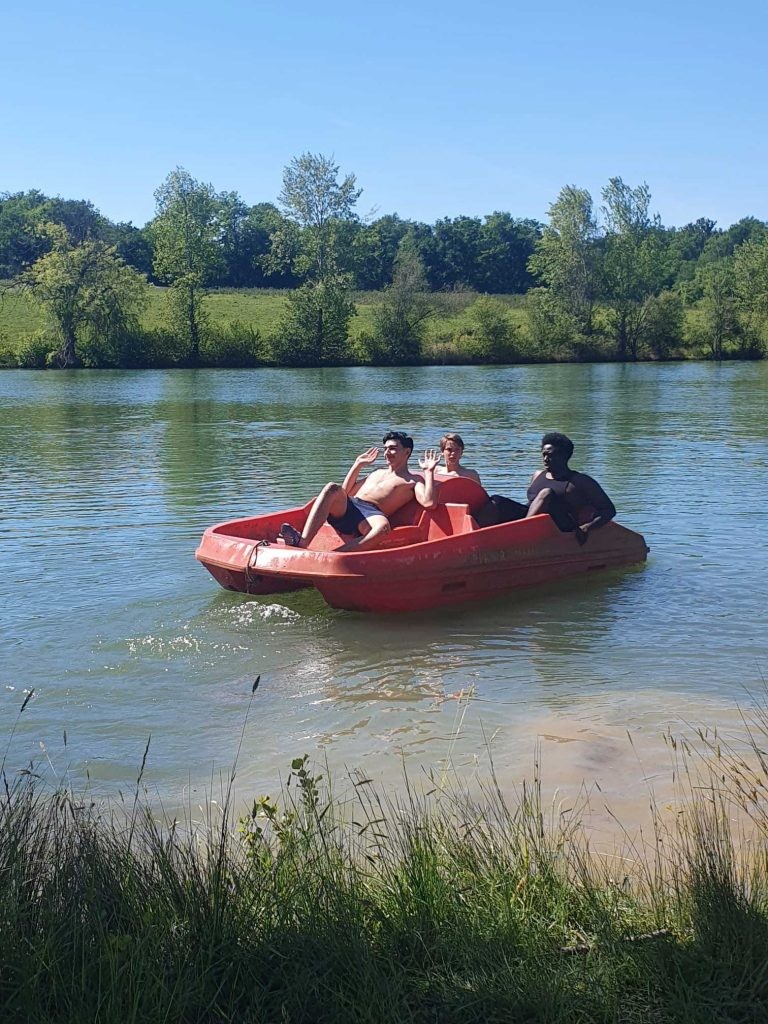activite-pedalo-campus-la-salle-saint-christophe-768x1024.jpg