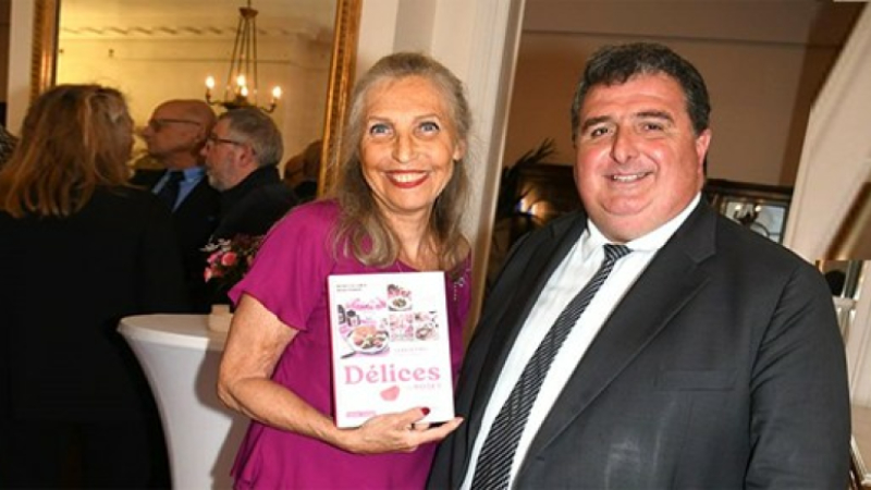 " Délices de roses " un livre de recettes plus originales les unes que les autres concoctées par l'écrivain Michèle Villemur.