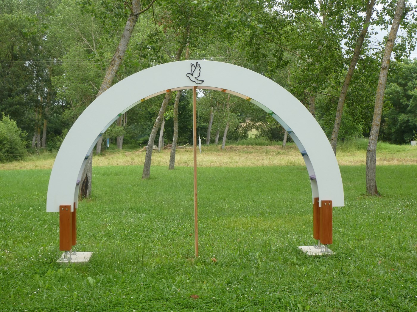 Avec son Arche pour la Paix, Sansan est un des villages de la Paix