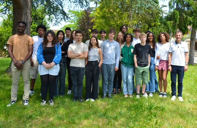 groupe Cambridge 2024.JPG