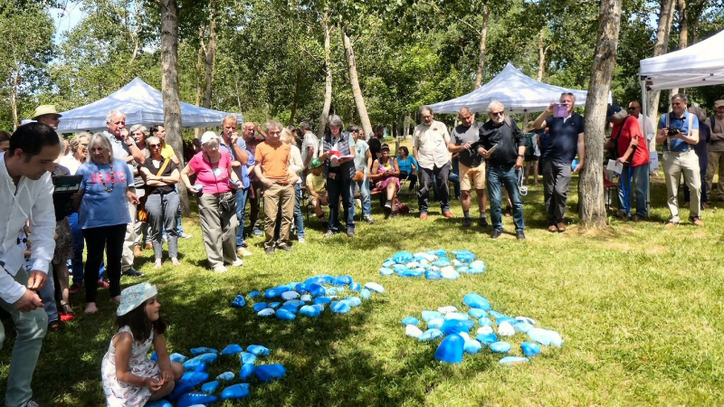 Hommage aux exilés disparus en mer  avec plusieurs associations  qui les soutiennent