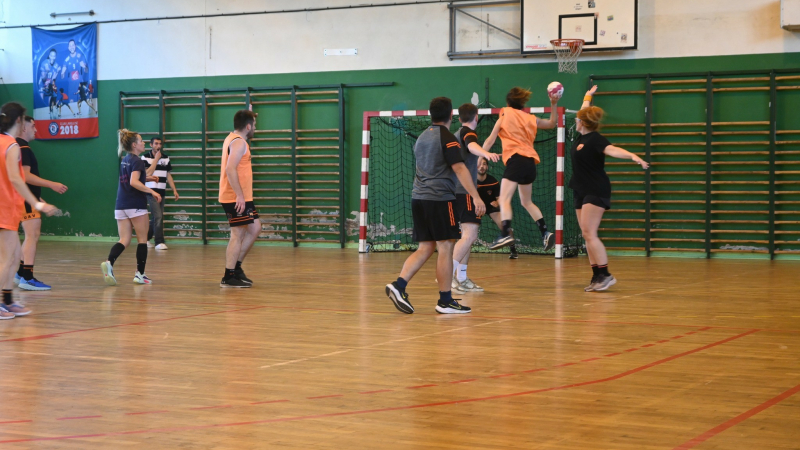 UAV Handball : belle réussite du premier tournoi corpo