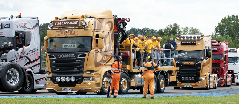 Grand Prix Camion: album de la parade des camions décorés sur le circuit de Nogaro