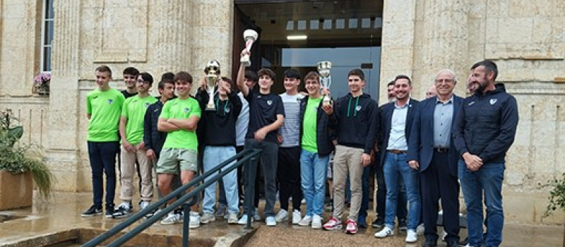 Les U17 reçus à l'hôtel de ville