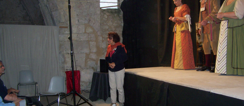 Du style, du mouvement, une vraie présence sur les planches par l'atelier théâtre de Mauvezin à la Vieille église de Saint-Clar.