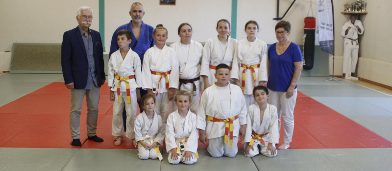 Remise de ceintures au dojo
