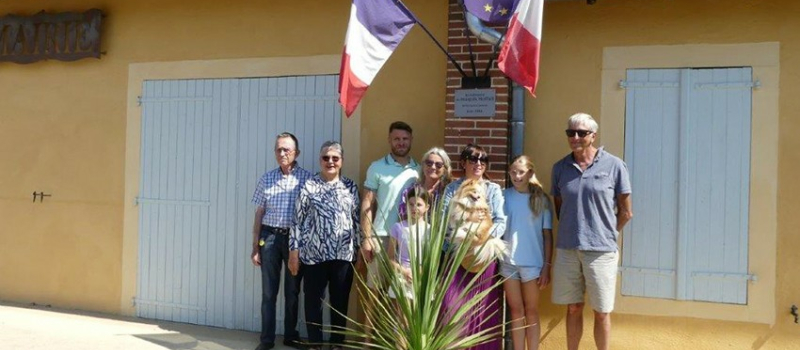Une cérémonie qui honore le village