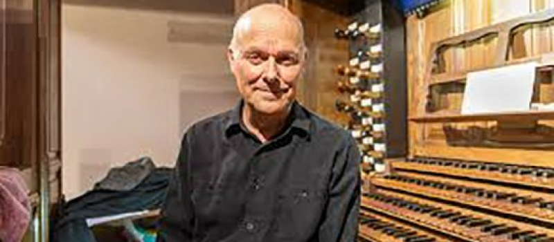 Michel Laramée aux claviers de l'église de Sauveterre