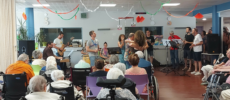 Quand la salsa envahit l'EHPAD de l'hôpital de Vic-Fezensac...