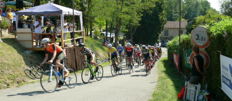 C'est la fête au village et le 66e grand prix cycliste et son mur