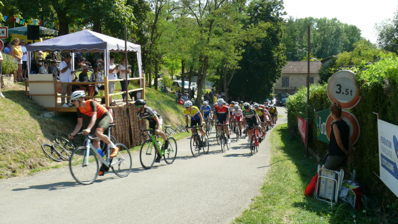 C'est la fête au village et le 66e grand prix cycliste et son mur