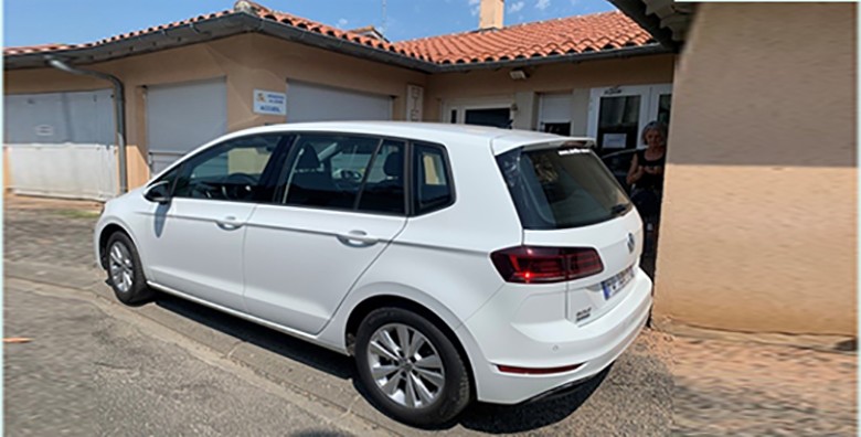 mirande lezian voiture.jpg