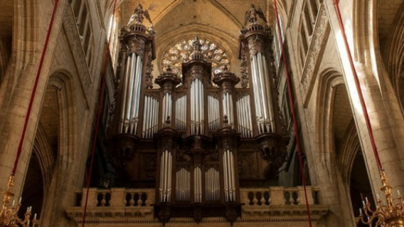 Ô fil de l'air à la cathédrale de Condom