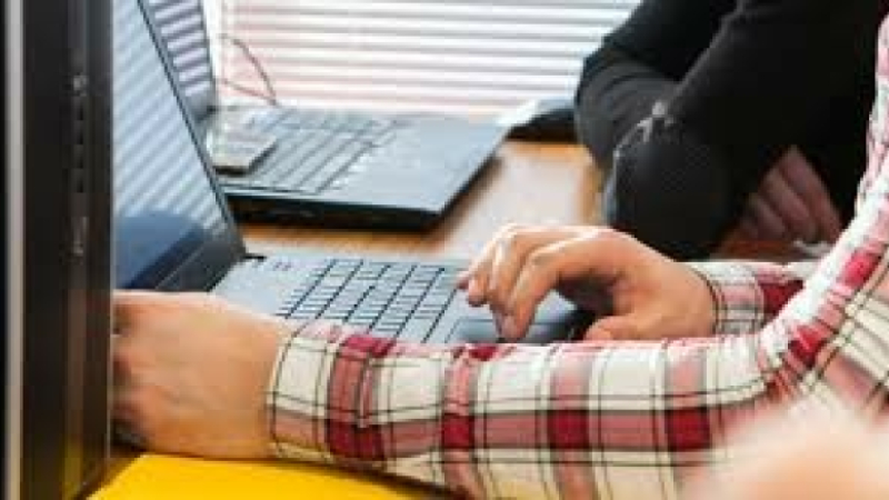 Pour faire face à l’illectronisme les ateliers et permanencesdes Conseillers Gers Numérique