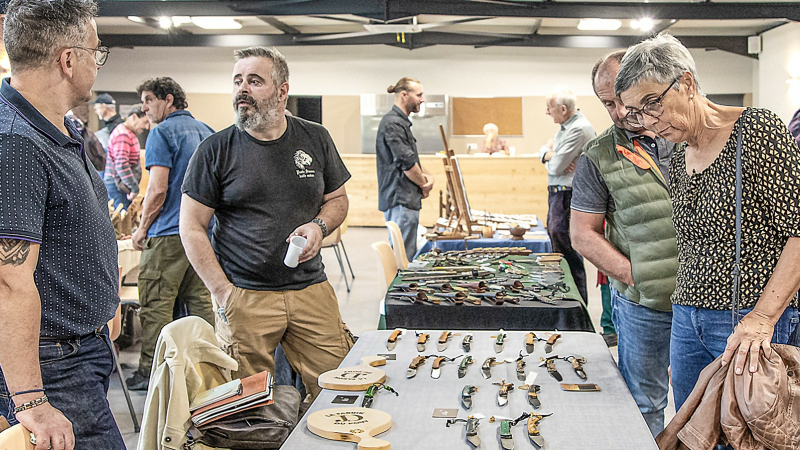 Nouvelle exposition de couteaux et de bâtons d'art à Nogaro