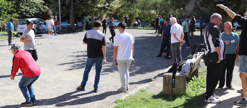 Un dimanche de pétanque à Miélan