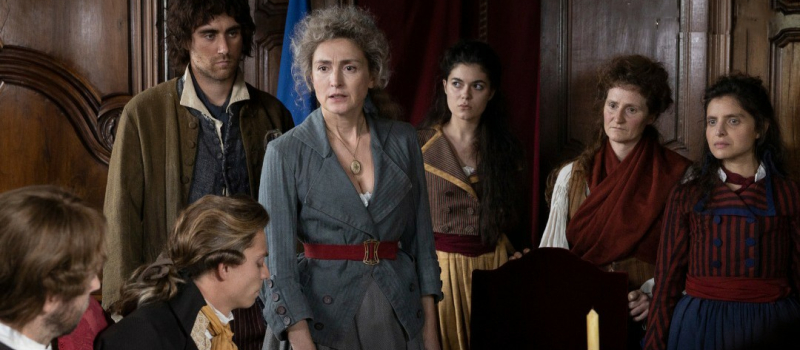 en présence de l’actrice-réalisatrice Julie Gayet, 600 collégiens assistent à la projection du film « Olympe de Gouges »