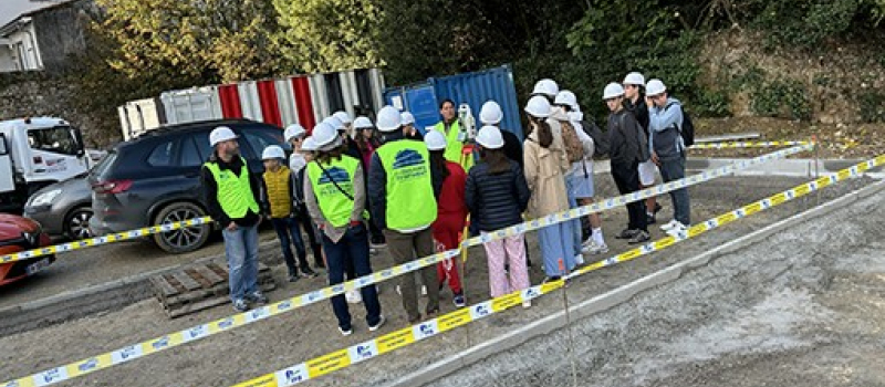 Derrière la palissade : La vie du chantier