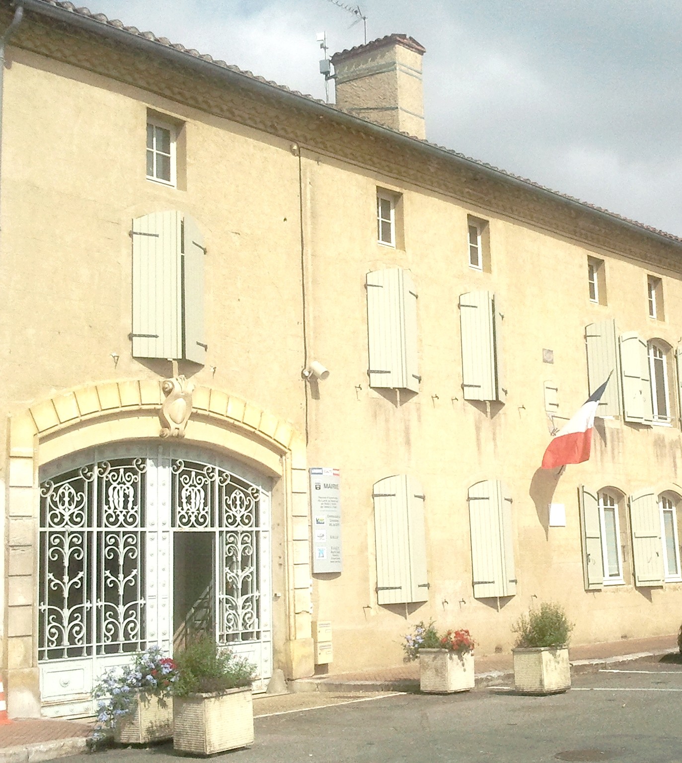 mairie seissan.jpg