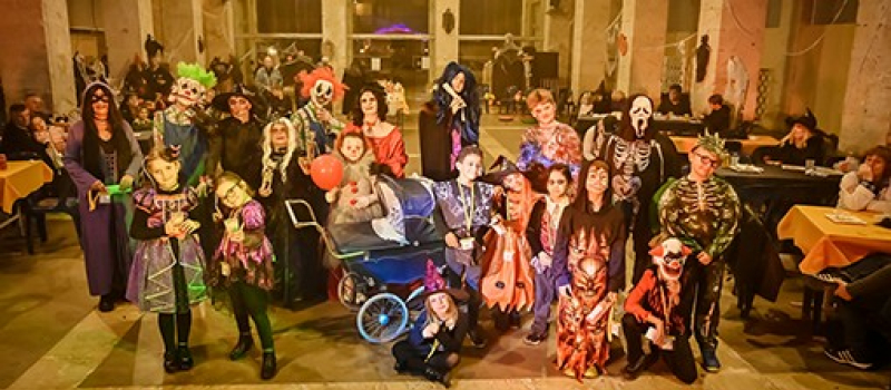 Halloween la ville à baignée dedans