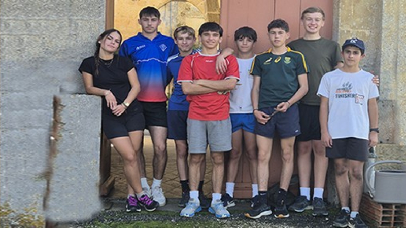 Les jeunes ont préparé l'espace cérémonial