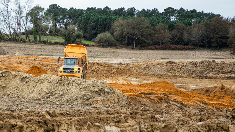Toujouse: le préfet visite la retenue d'eau de la Tuilerie en cours d'agrandissement
